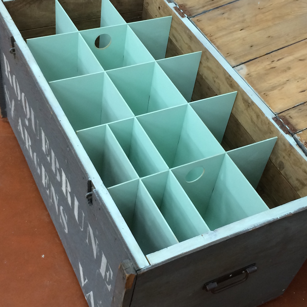 malle-militaire-coffre-chaussures-interieur