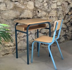 Bureau et chaise d&rsquo;écolier